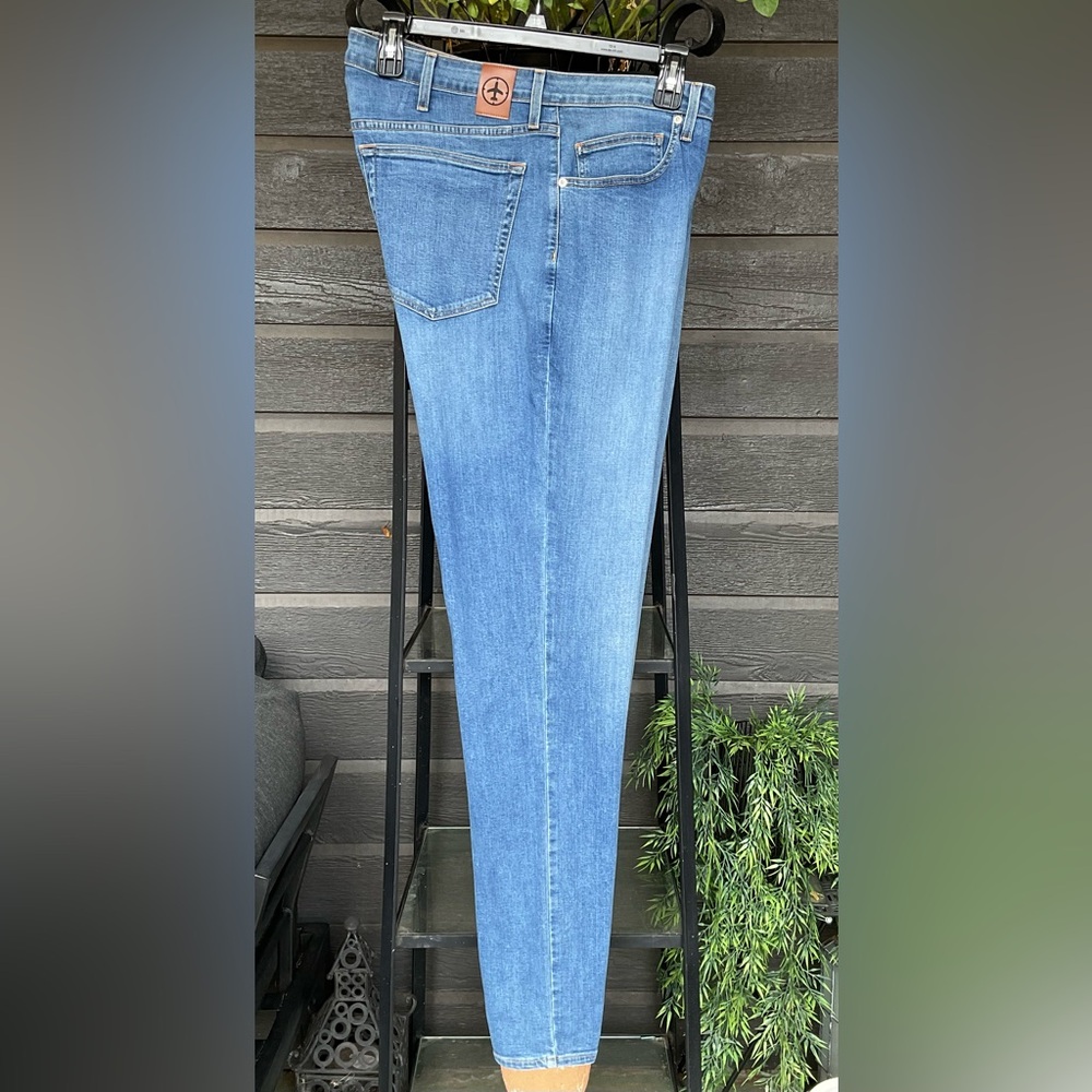 AVIATOR STRAIGHT FIT FADE INDIGO MEN’S JEANS SIZE 42 x 34